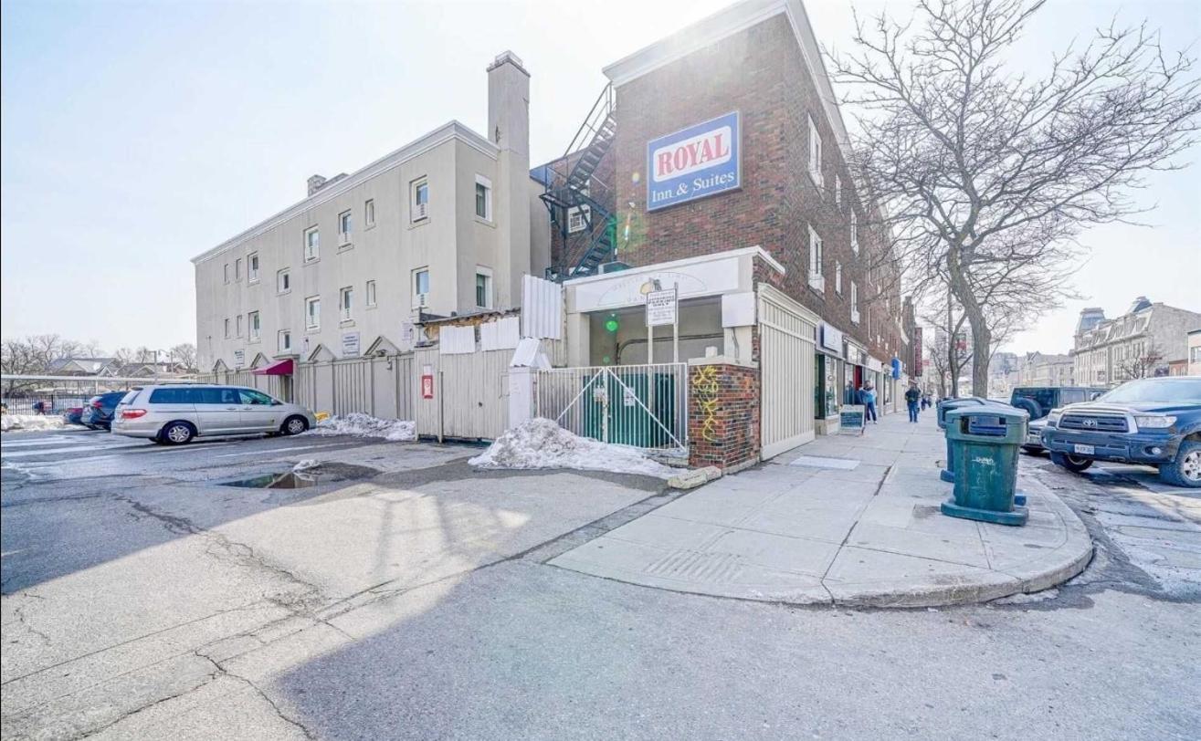 Royal Inn And Suites At Guelph Exterior photo